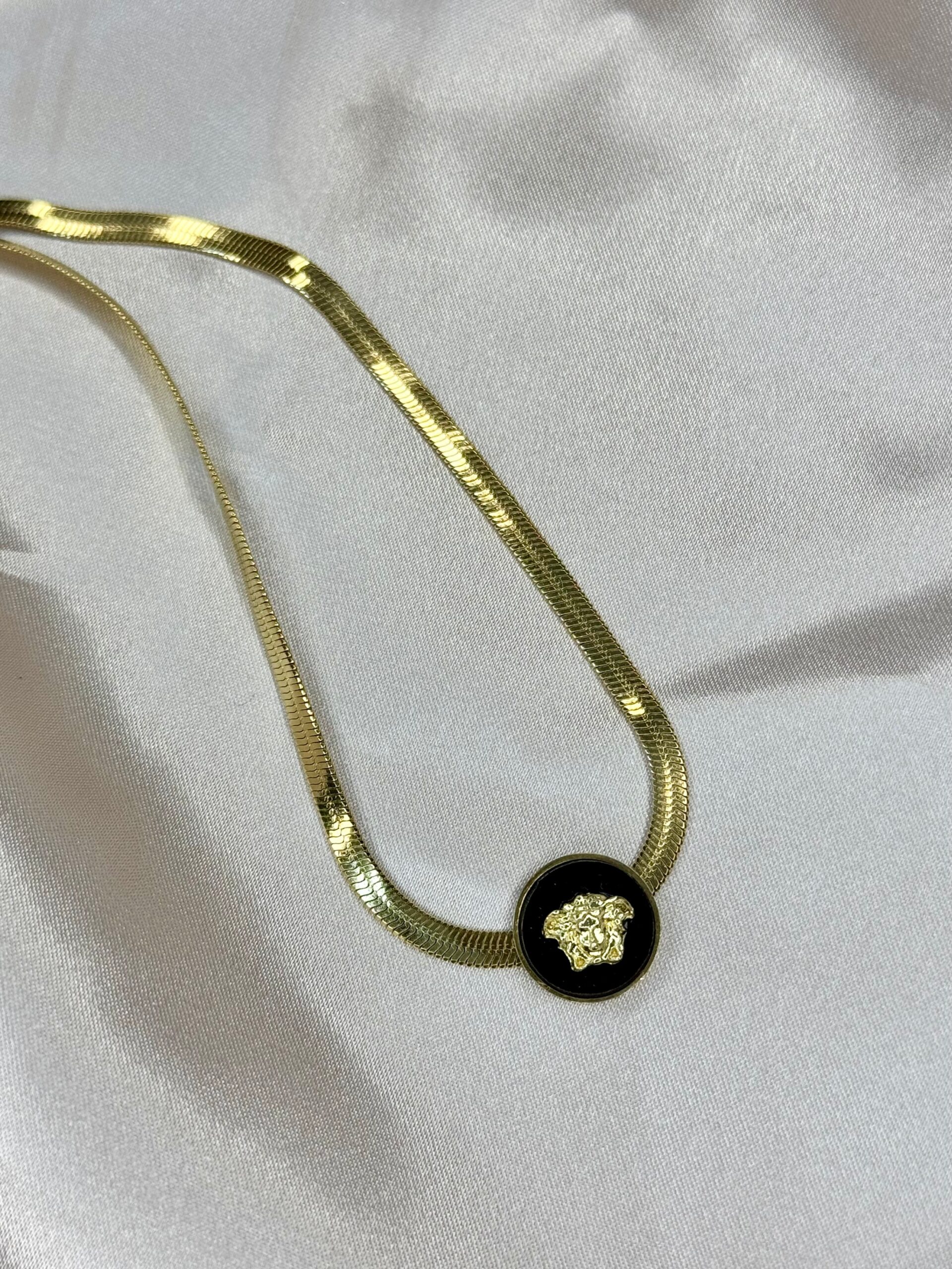 Black Medallion pendant - Image 2